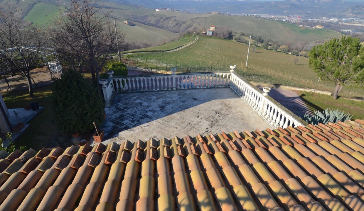 G152236808347910